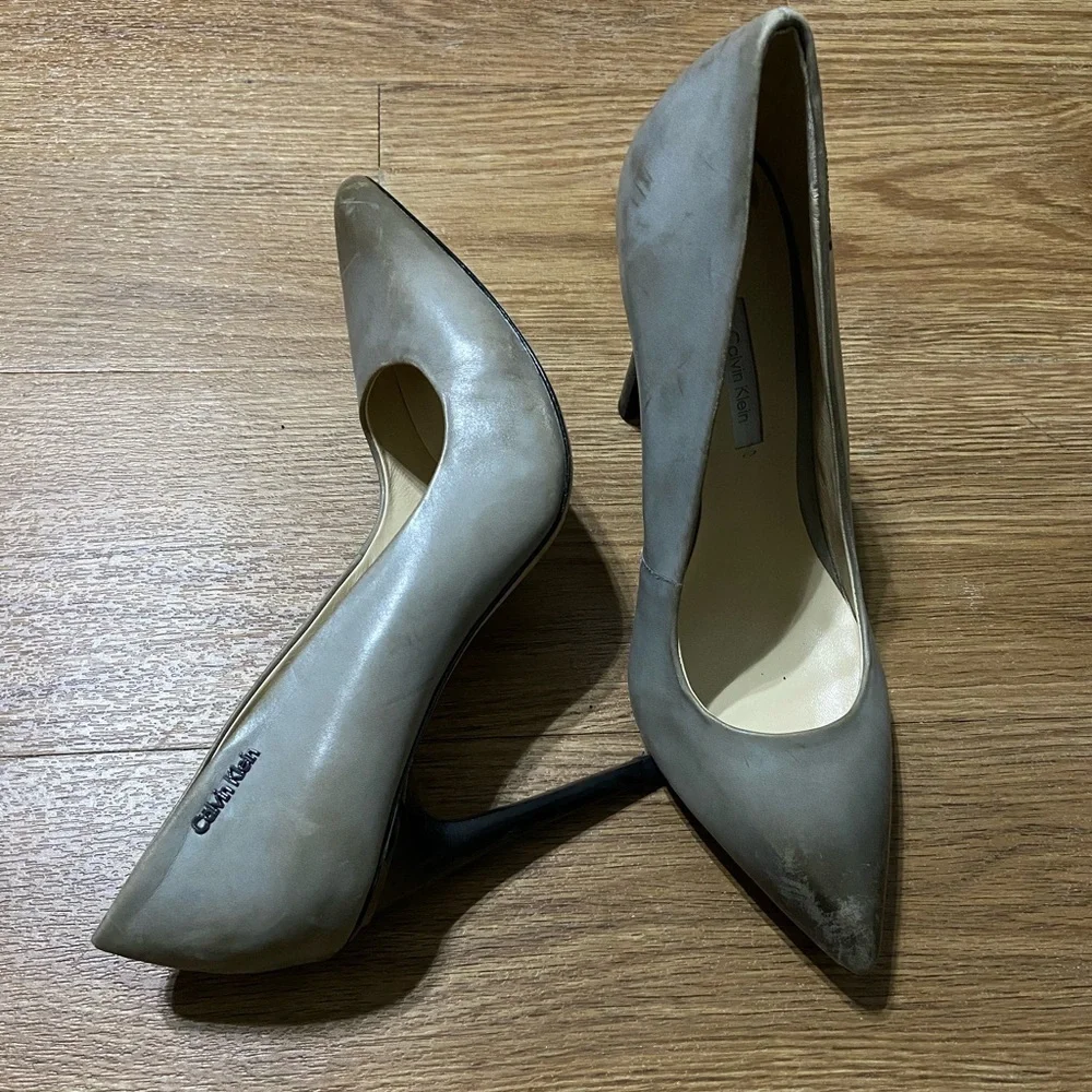 Calvin Klein Ramsay Distressed Grey Pumps
